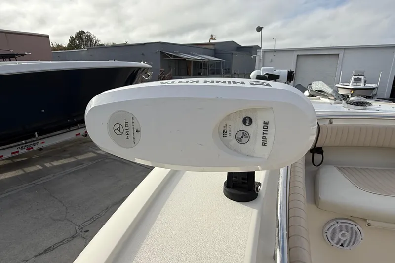 Slide: The Image of Minn Kota Riptide motor on 2006 Scout 260 Sportfish boat deck. - 23