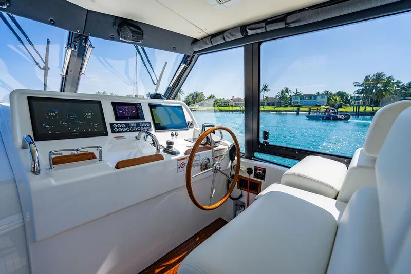 Slide: The Image of Interior of 2024 MJM 4 yacht with water view. - 37