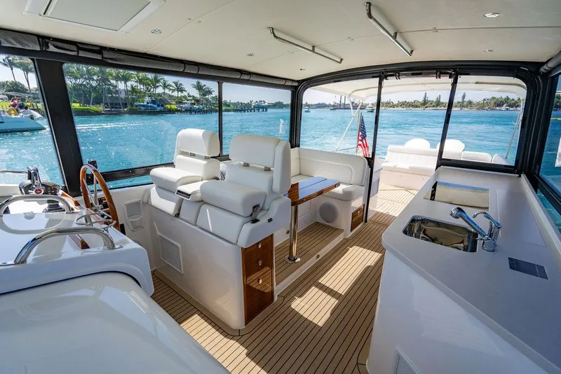 Slide: The Image of Interior of 2024 MJM 4 yacht with luxurious design. - 43