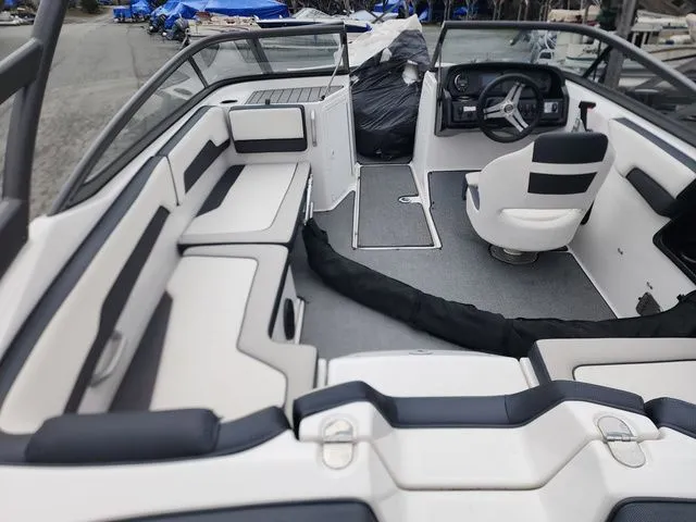 Slide: The Image of Yamaha AR195 2019 - 4