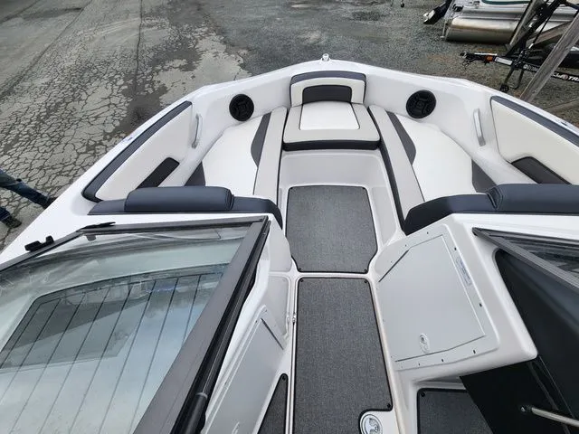 Slide: The Image of Yamaha AR195 2019 - 6