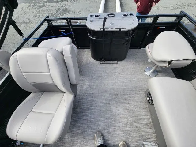 Slide: The Image of Qwest 816 E-Class XRE Cruise - DEAL PENDING 2023 - 6