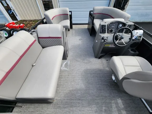 Slide: The Image of Qwest 816 E-Class XRE Cruise - DEAL PENDING 2023 - 9