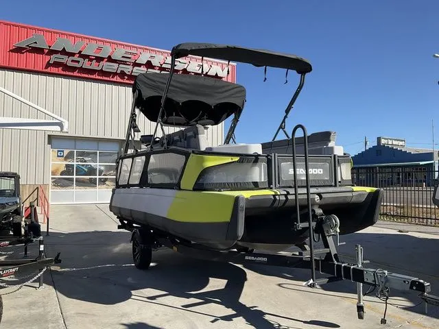 Slide: The Image of Sea-Doo Switch Cruise 21 2022 - 3