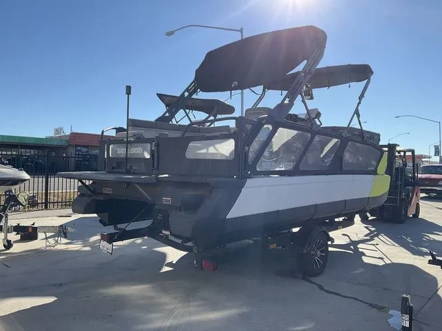 Slide: The Image of Sea-Doo Switch Cruise 21 2022 - 4