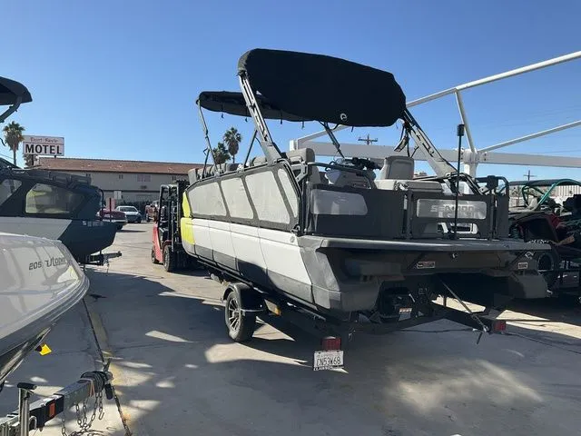 Slide: The Image of Sea-Doo Switch Cruise 21 2022 - 6