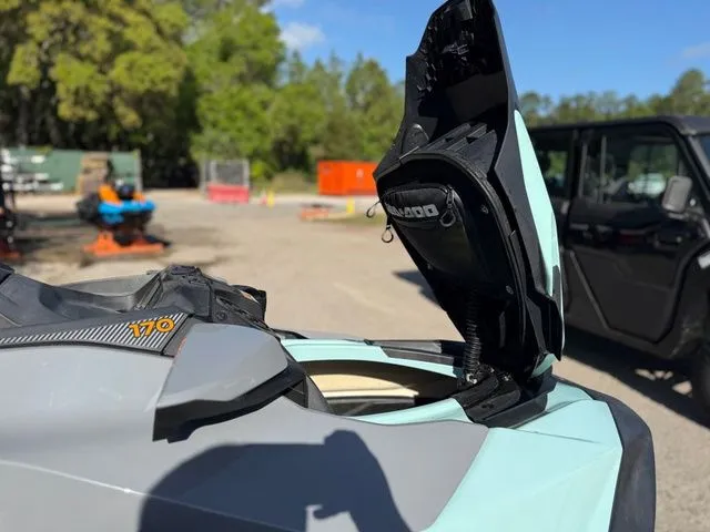 Slide: The Image of Sea-Doo Wake 170 2023 - 10