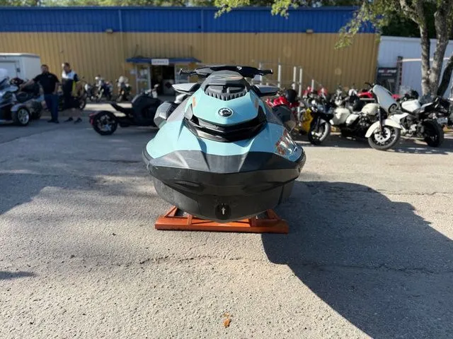 Slide: The Image of Sea-Doo Wake 170 2023 - 3