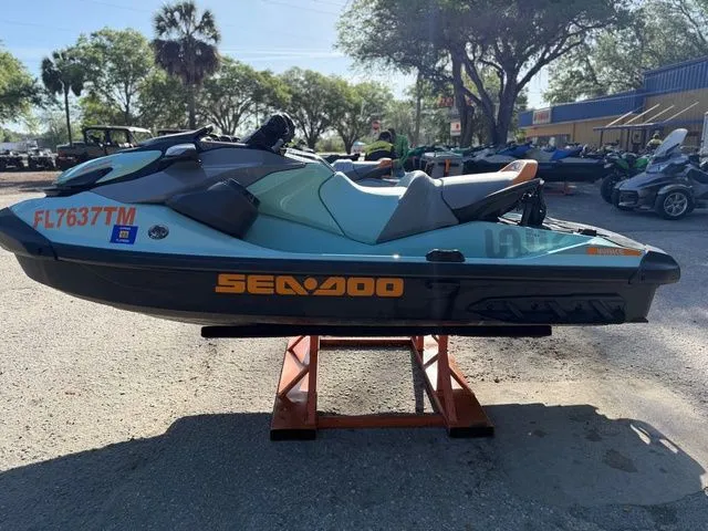 Slide: The Image of Sea-Doo Wake 170 2023 - 5