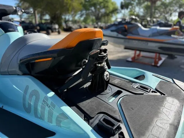 Slide: The Image of Sea-Doo Wake 170 2023 - 7
