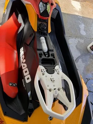 Slide: The Image of Sea-Doo Spark® 3-up Rotax® 900 ACE™ 2022 - 10