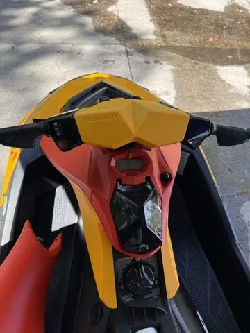 Slide: The Image of Sea-Doo Spark Trixx 3up 2022 - 11