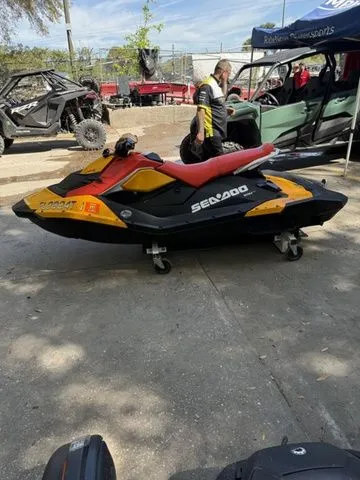 Slide: The Image of Sea-Doo Spark Trixx 3up 2022 - 5