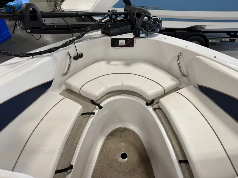 Slide: The Image of Interior view of a 2010 Four Winns H190 F/S boat. - 10