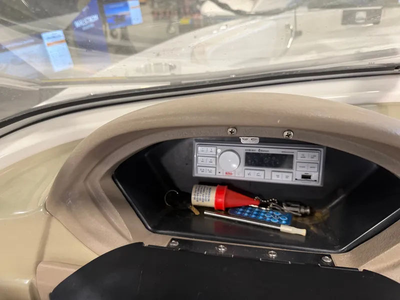Slide: The Image of Dashboard of a 2010 Four Winns H190 F/S boat. - 15