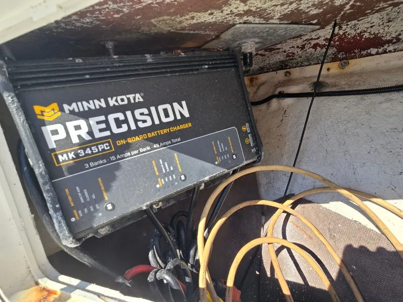 Slide: The Image of Minn Kota MK 345PC battery charger in Polar 2100 CC boat. - 18