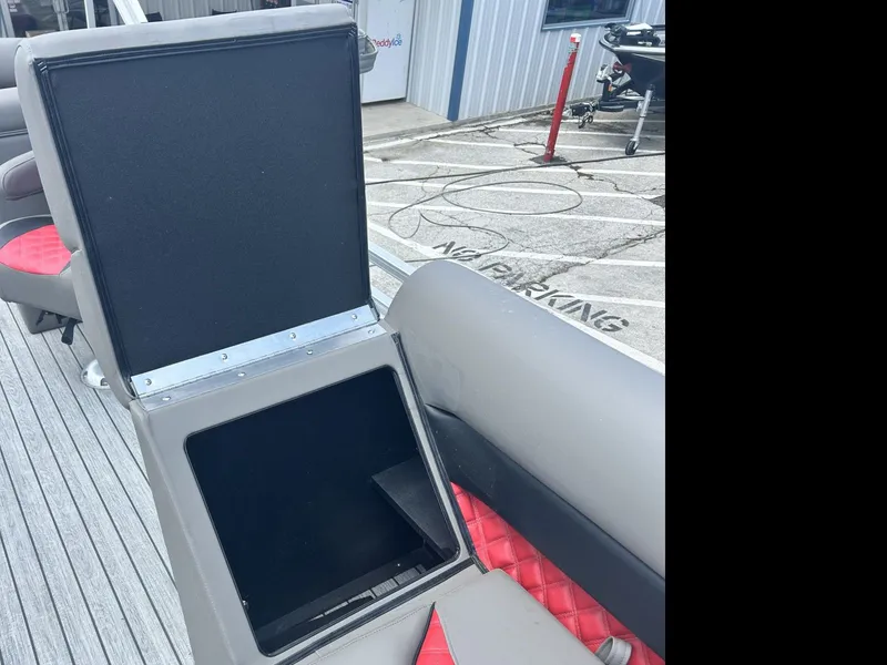 Slide: The Image of Armada Drakkar 248 Tritoon w/200HP Suzuki & Tandem axle trailer 2025 - 10