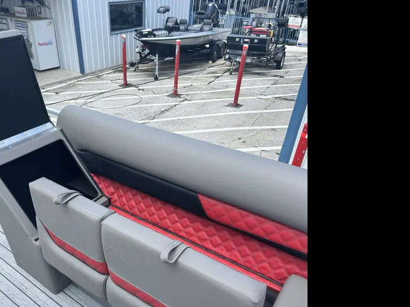 Slide: The Image of Armada Drakkar 248 Tritoon w/200HP Suzuki & Tandem axle trailer 2025 - 11