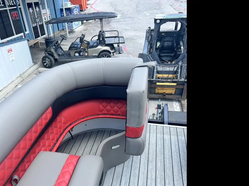 Slide: The Image of Armada Drakkar 248 Tritoon w/200HP Suzuki & Tandem axle trailer 2025 - 12