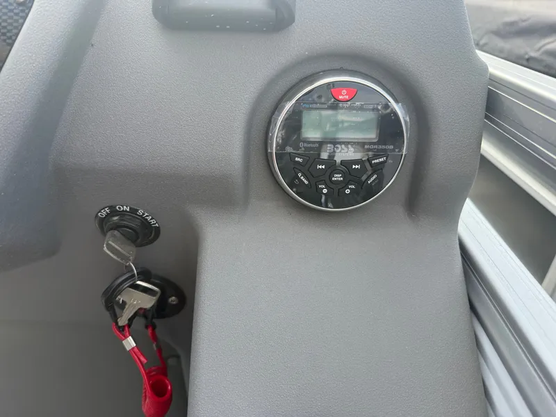 Slide: The Image of Armada Drakkar 248 Tritoon w/200HP Suzuki & Tandem axle trailer 2025 - 5