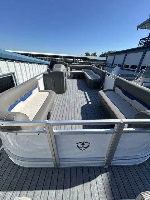 Slide: The Image of Armada Saphir 23CR Tritoon w/140HP Suzuki & Tandem Axle Trailer 2025 - 13