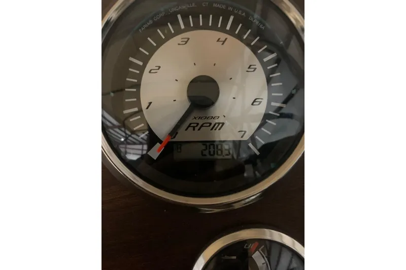 Slide: The Image of Close-up of a Veranda Relax VR25RC 2019 RPM gauge displaying 208.3 hours. - 16