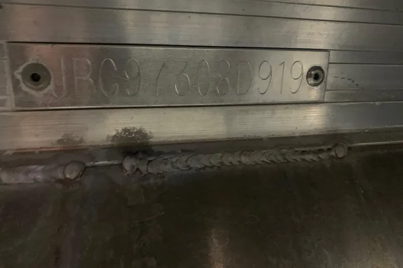 Slide: The Image of Serial number plate on 2019 Veranda Relax VR25RC boat. - 22