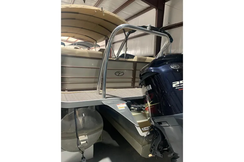 Slide: The Image of 2019 Veranda Relax VR25RC pontoon boat with Yamaha 225 engine in a warehouse. - 4