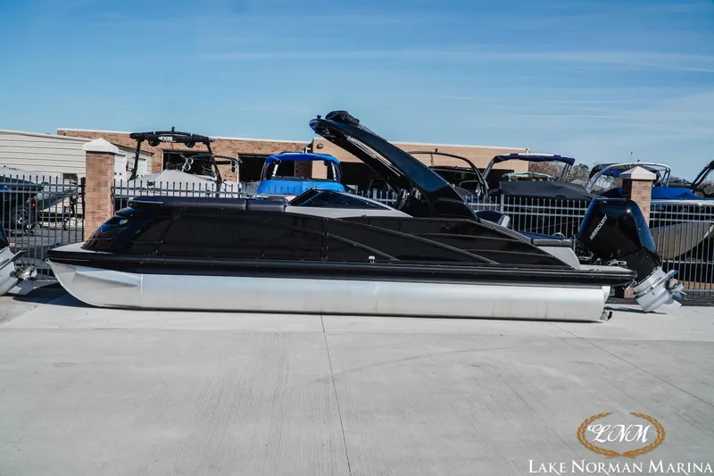 The Image of 2025 Bennington 25QSBWA pontoon boat displayed at Lake Norman Marina. - 1