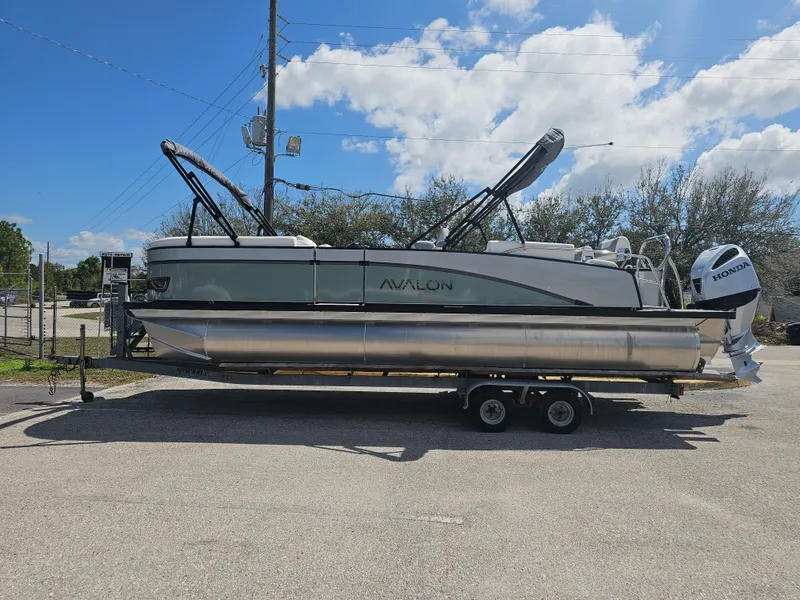 The Image of Avalon 2385 Catalina Quad Lounger Shift 2026 - 0