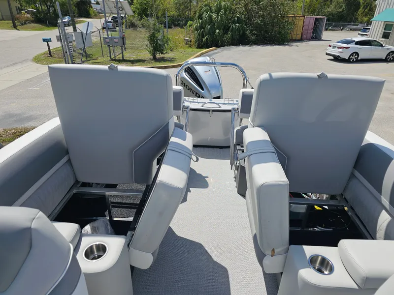 Slide: The Image of Avalon 2385 Catalina Quad Lounger Shift 2026 - 17