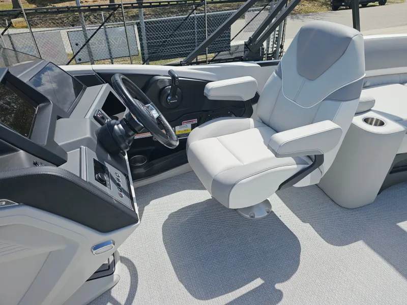 Slide: The Image of Avalon 2385 Catalina Quad Lounger Shift 2026 - 24