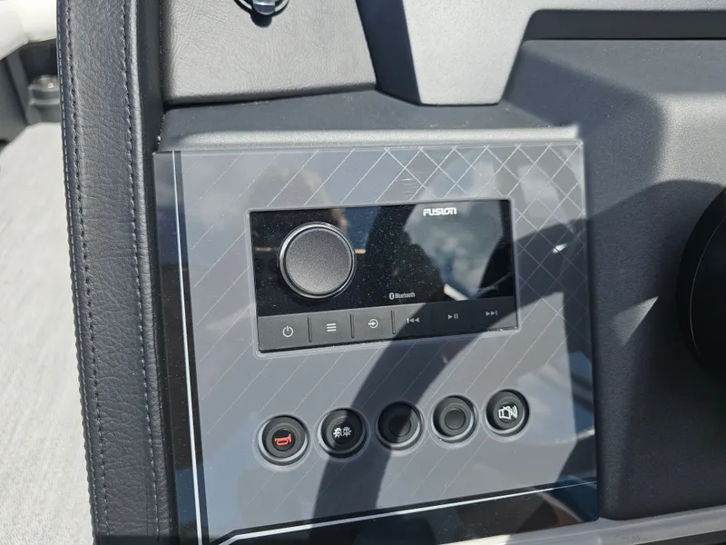 Slide: The Image of Avalon 2385 Catalina Quad Lounger Shift 2026 - 28