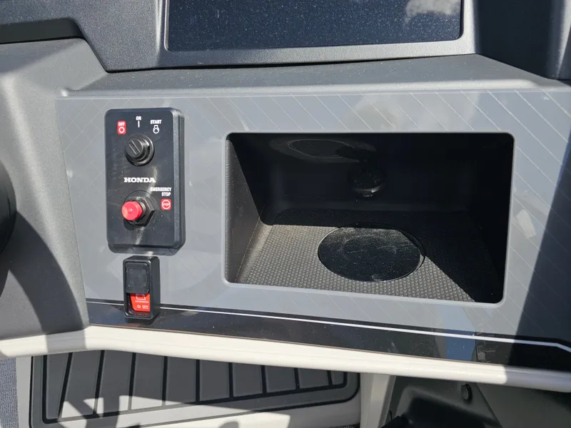 Slide: The Image of Avalon 2385 Catalina Quad Lounger Shift 2026 - 29