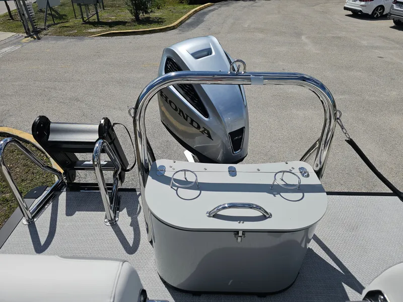 Slide: The Image of Avalon 2385 Catalina Quad Lounger Shift 2026 - 3