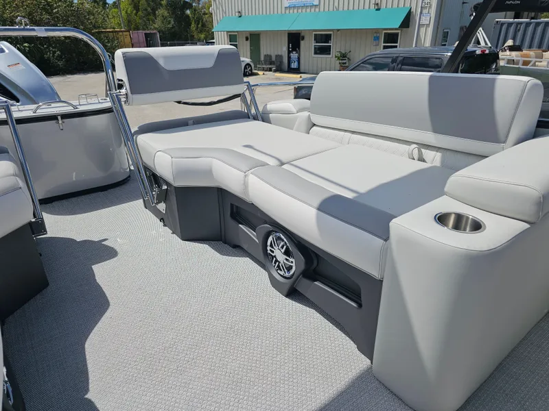 Slide: The Image of Avalon 2385 Catalina Quad Lounger Shift 2026 - 33