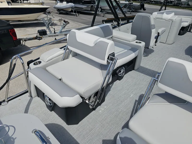 Slide: The Image of Avalon 2385 Catalina Quad Lounger Shift 2026 - 34
