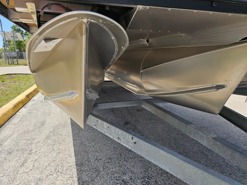 Slide: The Image of Avalon 2385 Catalina Quad Lounger Shift 2026 - 43