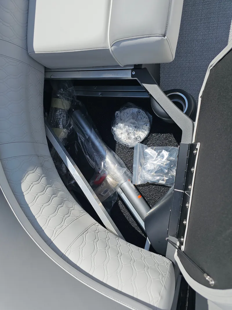 Slide: The Image of Avalon 2385 Catalina Quad Lounger Shift 2026 - 9