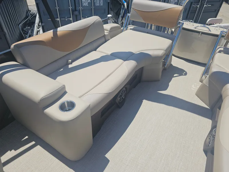 Slide: The Image of Luxurious seating in Avalon LSZ 2385 Quad Lounger Tritoon 2026. - 10