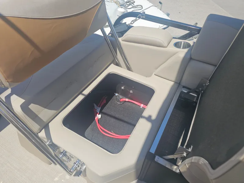 Slide: The Image of Interior view of Avalon LSZ 2385 Quad Lounger Tritoon 2026. - 18