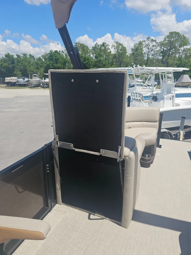 Slide: The Image of 2026 Avalon LSZ 2385 Tritoon with luxurious seating area. - 25