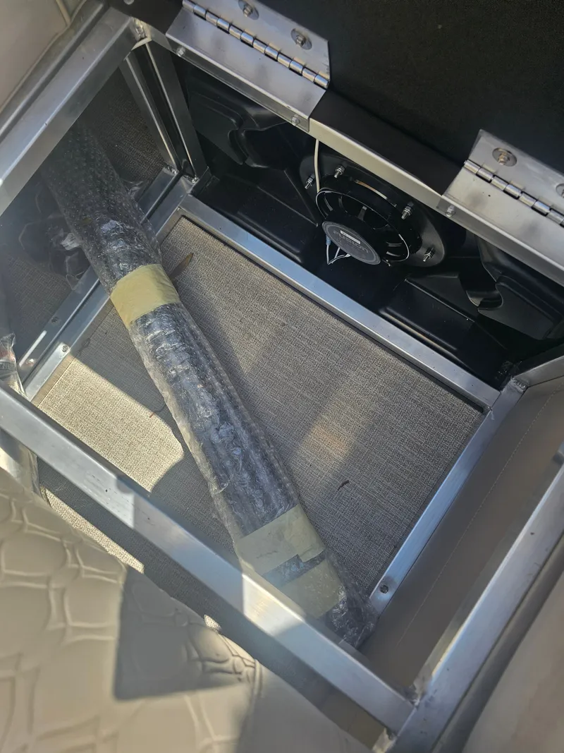 Slide: The Image of Interior of 2026 Avalon LSZ 2385 QUAD LOUNGER TRITOON with speaker. - 26