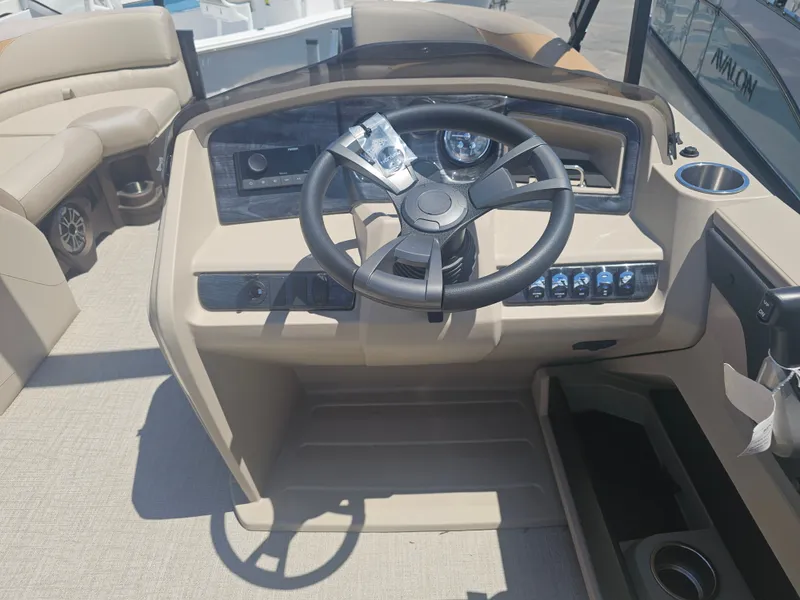 Slide: The Image of Cockpit of Avalon LSZ 2385 Quad Lounger Tritoon 2026. - 29