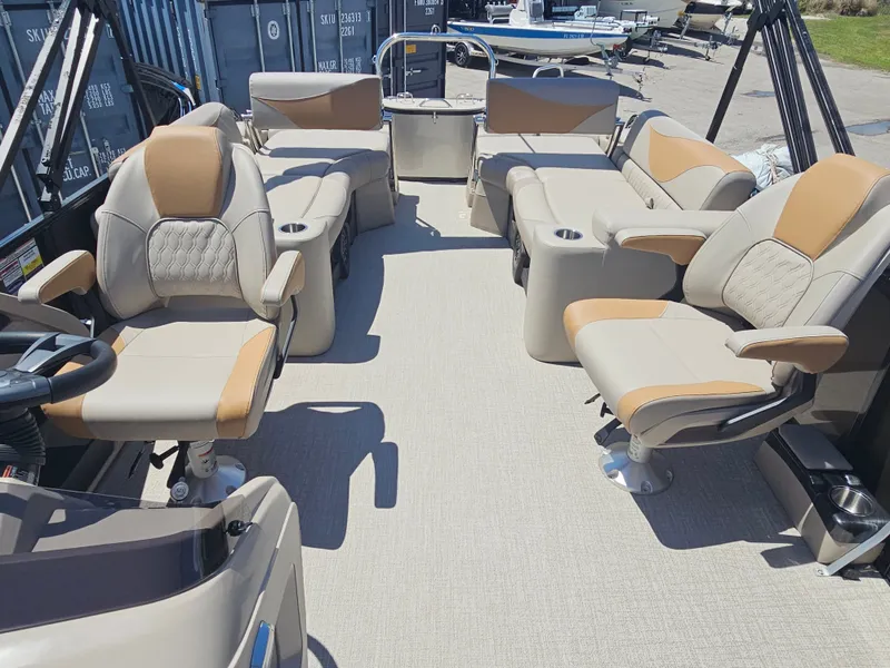 Slide: The Image of Interior of Avalon LSZ 2385 Quad Lounger Tritoon 2026. - 3