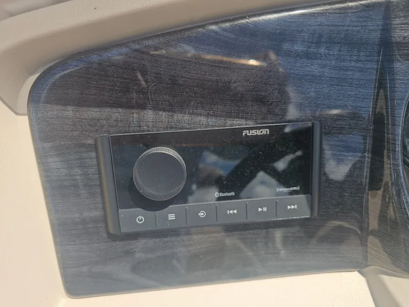 Slide: The Image of Fusion Bluetooth control on Avalon LSZ 2385 pontoon, year 2026. - 30