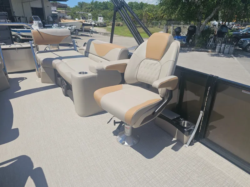 Slide: The Image of Luxurious seating on Avalon LSZ 2385 Quad Lounger Tritoon 2026. - 32