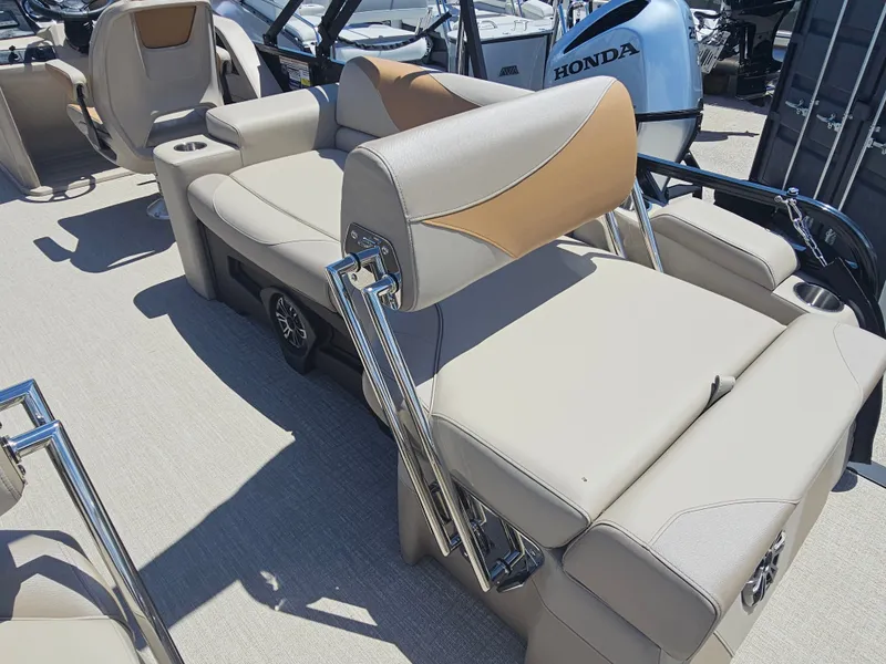 Slide: The Image of Luxurious seating in Avalon LSZ 2385 Quad Lounger Tritoon 2026. - 7