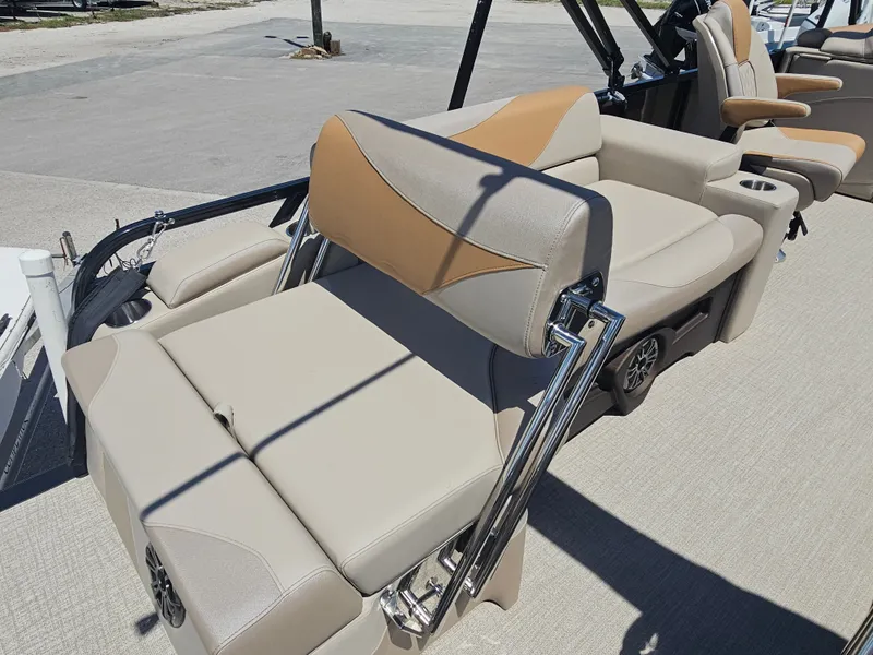 Slide: The Image of Luxurious seating in Avalon LSZ 2385 Quad Lounger Tritoon 2026. - 8