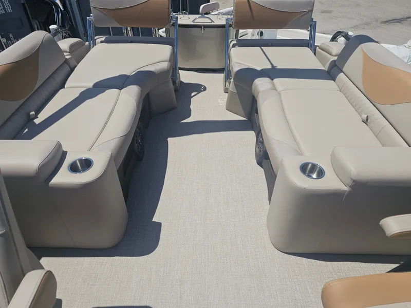 Slide: The Image of Interior of Avalon LSZ 2385 Quad Lounger Tritoon 2026. - 9